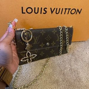 Louis Vuitton International crossbody #MI884